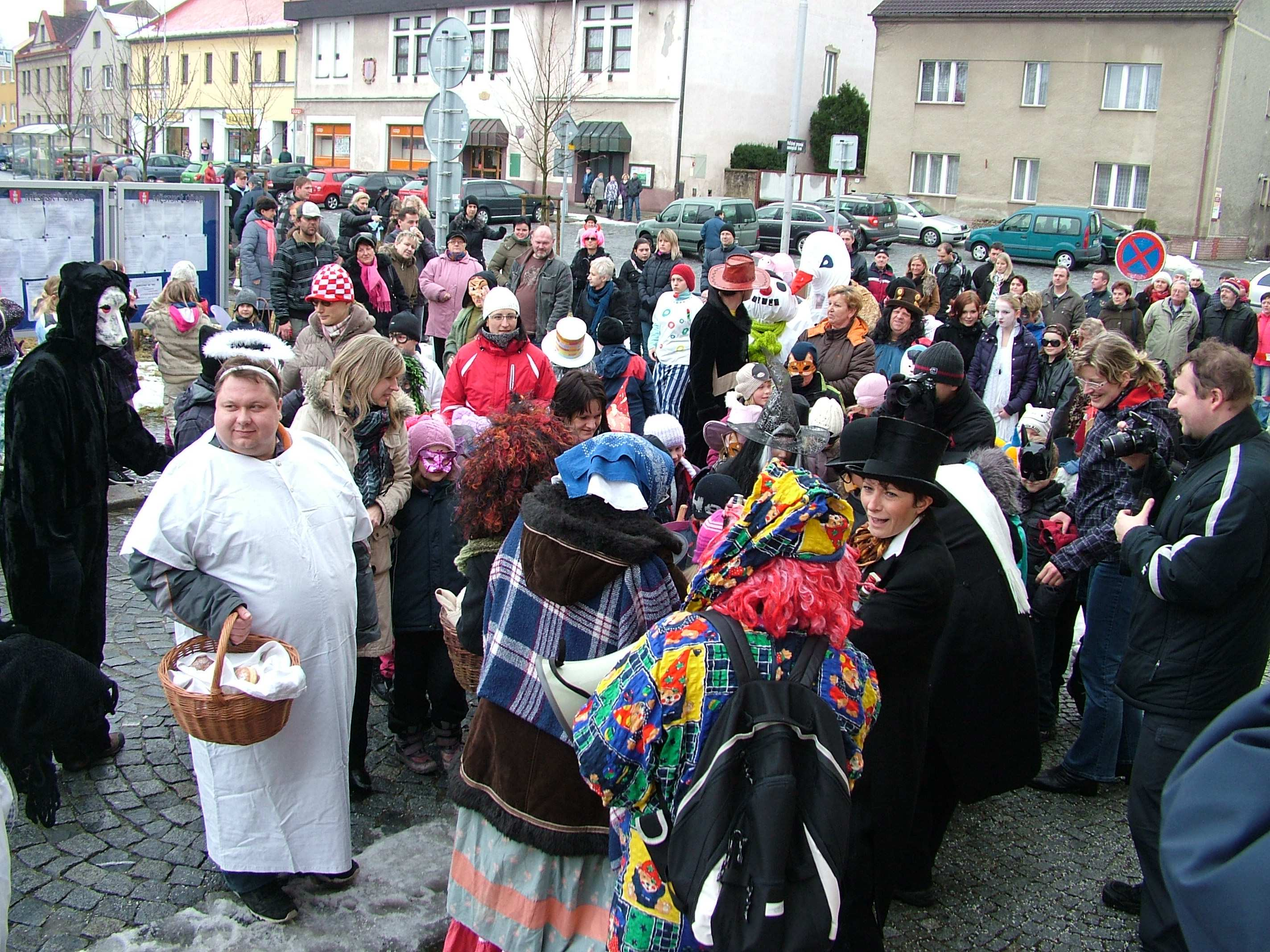 ozdobu z orobince. V roce 2012 jsme obnovili Masopust v našem městě.