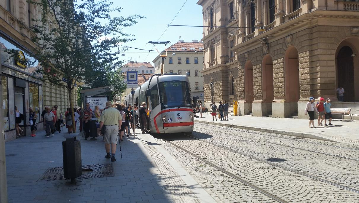 Obrázek 9 Centrální dispečink IDS JMK 6.1.2 Tramvajová doprava Tramvajová doprava tvoří páteřní síť městské hromadné dopravy v Brně.