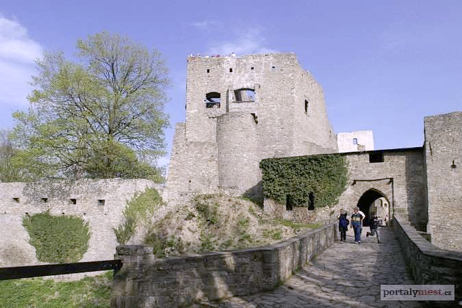 00 do 17.00 hod. Ukázky sokolnictví, expozice dravců za doprovodu folk country kapely HUBERTUS. Více informací na www.hradstaryjicin.cz a na tel. 602 320 577. HRAD HUKVALDY 2. 3. 7.