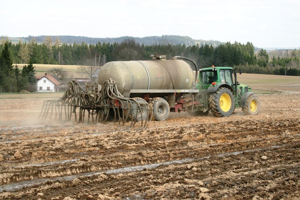 Výživa a hnojení: aplikace kejdy Organické hnojení: na horších půdách