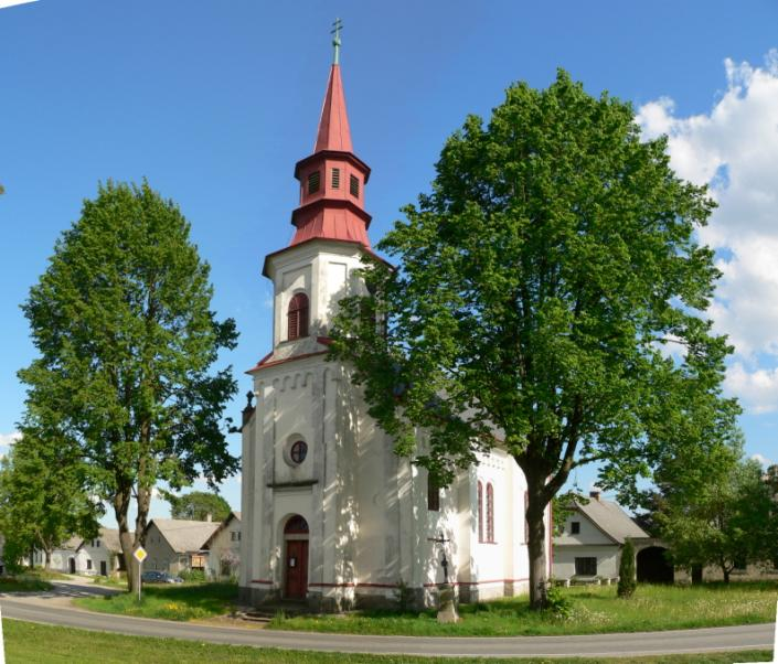 Obrázek 4.2: Pohled na kostel v obci Petrovice.