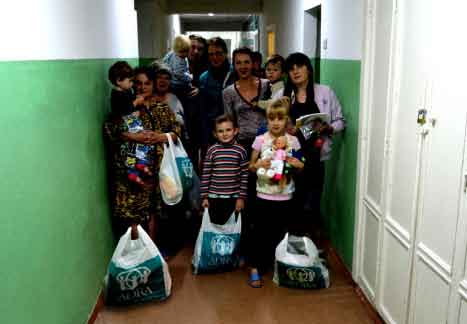 Pomáháme uprchlíkům na Ukrajině zvládat zimu Pomoc vnitřně vysídleným lidem na Ukrajině pokračuje dalším projektem, který AD- RA zahájila koncem roku 2014.