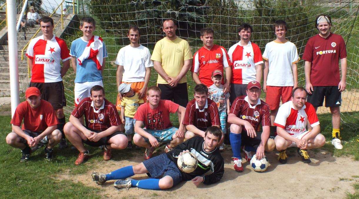 Při příležitosti pouti místní sportovci uspořádali fotbalový zápas Sparta - Slavia.