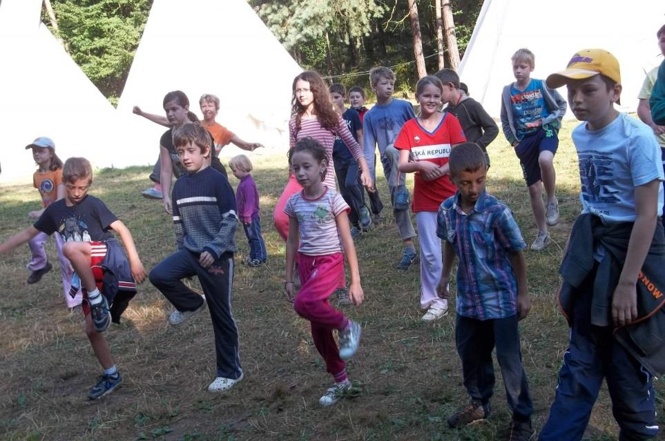 O letních prázdninách ve spolupráci se SDRUŽENÍM PĚSTOUNSKÝCH RODIN a společností DOBRÁ RODINA také nabídneme tábory dětem v náhradní rodinné péči z celé ČR (navázání v minulosti úspěšné akce SLON V