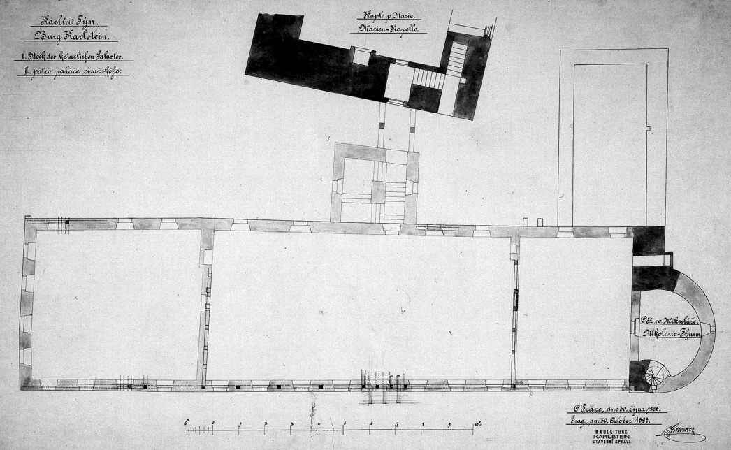 Obr. 27: Císařský palác, 3. patro, vyhodnocení nálezů původní hrázděné konstrukce (kreslil J. Mocker, 1888). la být velká věž obytnou rezidencí.