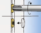 Plastové pouzdro brání kontaktní korozi a teplotním můstkům mezi kovovými okenními rámy a šroubem. Krytky pro zakrytí upevnění.