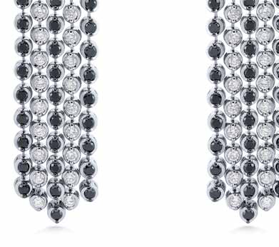 ručně vyráběné šperky s černými diamanty. Černé diamanty netvoří jeden krystal, ale několik menších a obsahují velké množství vodíku, což podporuje domněnku, že nepocházejí z naší sluneční soustavy.