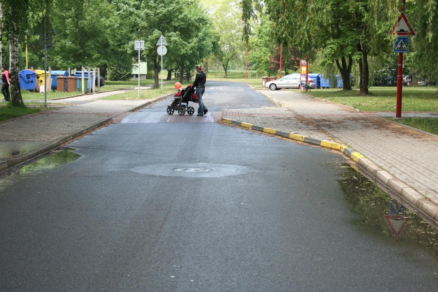 Příklady realizací Jednostranné zúžení na obousměrném úseku spojené s