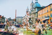 den: pokračování prohlídky ŘÍMA, Kapitol, náměstí s nádhernými paláci a jezdeckou sochou Marca Aurelia, Piazza Navona s Berniniho fontánou čtyř řek, Španělské schody, Fontana di Trevi, Piazza del