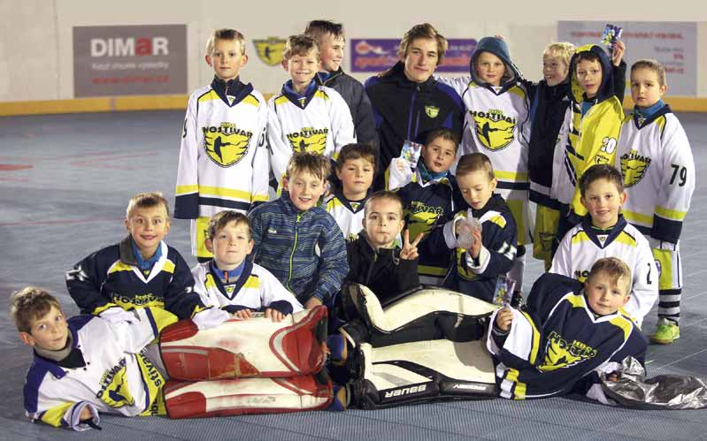 rozhovor Snažím se trénovat, jak to jen jde Jan Čejka se narodil v roce 2002, nyní chodí do ZŠ Kozinova. Začínal coby pozemní hokejista, ale od dubna 2011 hraje hokejbal v HBC Hostivař.