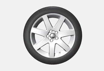 Nové pneumatiky Směr otáčení Dodržujte doporučený tlak vzduchu v pneumatikách uvedený v tabulce, viz strana 266. Péče o pneumatiky 06 Šipka ukazuje směr otáčení pneumatiky.