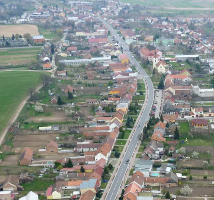 STÁVAJÍCÍ STAV ŘEŠENÉHO ÚZEMÍ urbanistická hodnota místa Řešené území je součástí urbanistického i kulturního centra města Vracova.