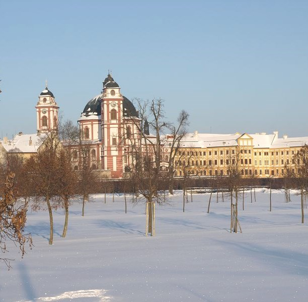 neděle 1. 3. 2015 - neděle 15. 3. 2015 dea dnešního socialismu I pomohla chudým, spravedlivě jim pomohla, ale ve své podstatě je nesprávná, nefilosofická a nemravná, poněvadž v ní práce je kletbou!