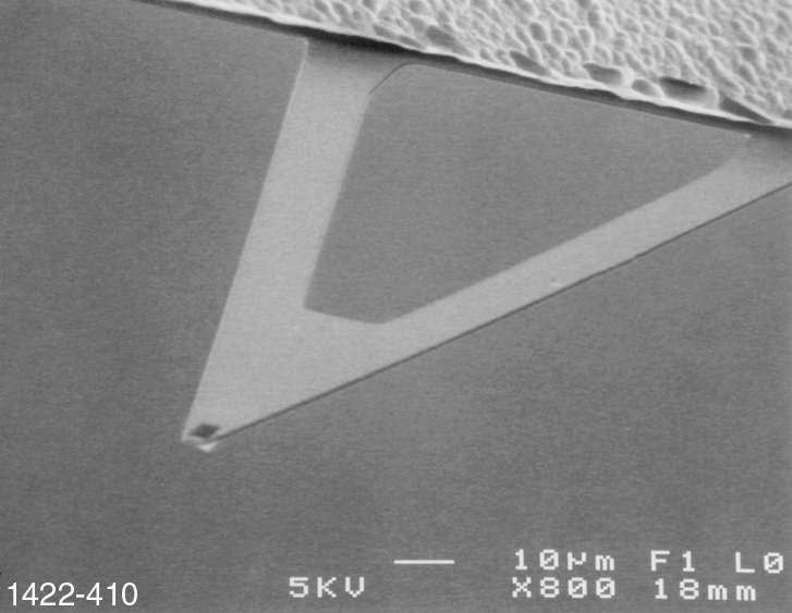 photodiode detector cantilever and tip sample typický hrot Schéma detekce v kontaktním režimu