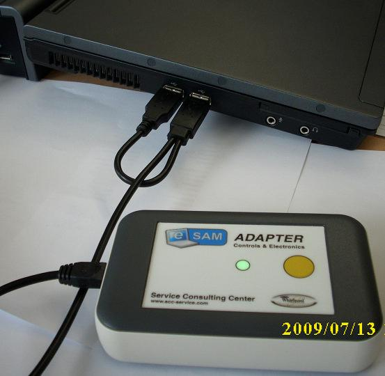 Připojte esam adaptér k počítači pomocí přiloženého standardního USB