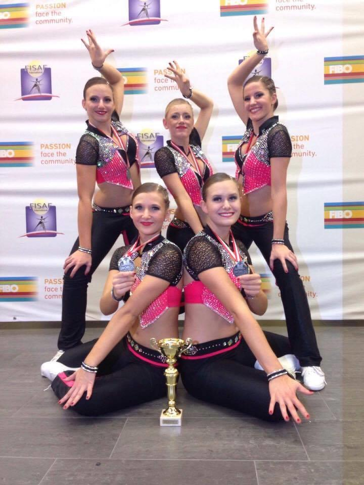 LOUŠOVÁ Kristýna Třída: 4.D Sport/předmět: Aerobik Trenér/trenéři/vyučující: Mgr. Veronika Buriš MČR- 2.