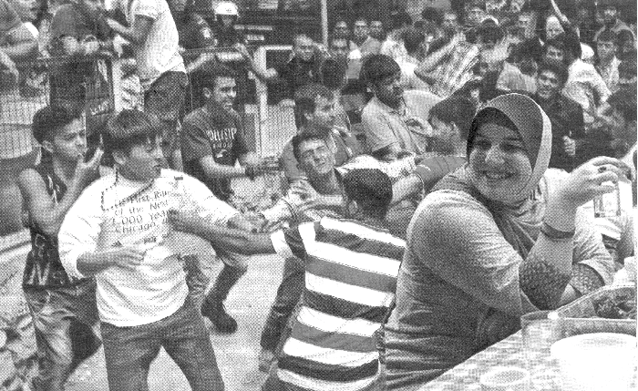 Dělena je i na pár tisícovek vlastenců,oproti celé řadě zaprodaných českých kolaborantů. Pravda,ti se řadí především z řad pravicových stran a k těm lze právem řadit...i KDU-ČSL.
