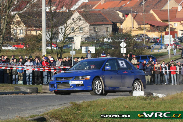 věk 34 bydliště povolání Praha v rallye od 2008 auto spolujezdec největší úspěch soutěžácký vzor konzultant Mitsubishi Lancer EVO VIII David Majer Jsme amatéři:), takže každé dojetí do cíle