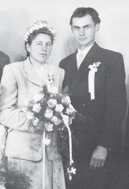 Díky svému útěku z vězeňské pevnosti Mírov se z něj stala legenda a také nejhledanější člověk v Evropě. Pět týdnů, kdy unikal policii, je dodnes zahaleno tajemstvím. Akční thriller ČR.