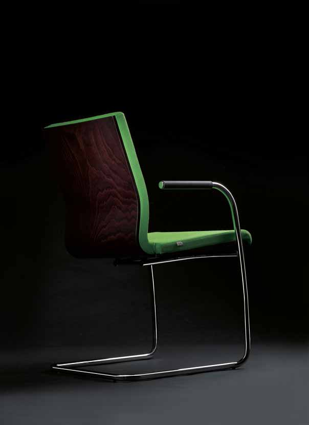 It can also be used as a guest seating chair that goes with a number of swivel work chairs. Slim je odpočivným křesílkem, návštěvnickou židlí i konferenčním sezením atraktivního designu.