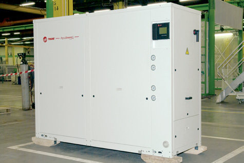 Vodou chlazená chladicí jednotka se šroubovým kompresorem 251-456 kw CGWN Kompaktní chladicí jednotka s integrovaným hydraulickým modulem (dostupným jako volitelný doplněk) pro snadnější a rychlejší