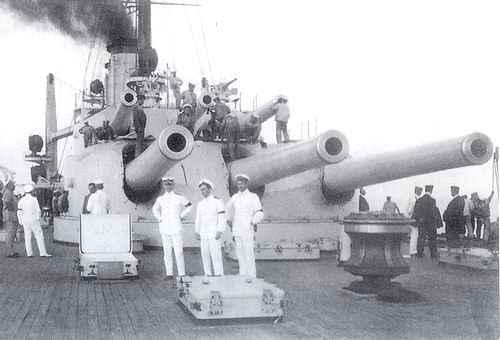 305 mm lodní kanon ŠKODA 12 305mm děla ve třech věžích, střela 450