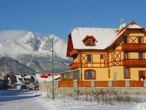 Slovensko Vysoké Tatry Stará Lesná Penzion Baďo Penzion se nachází v podhorské obci, pod úpatím Lomnického štítu a má překrásný výhled na panorama Vysokých Tater.