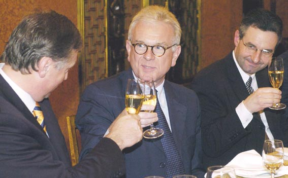 listopad 2004 EPP-ED po rozšíření EU Petr Sokol: EPP-ED a volby do Evropského parlamentu [2] Eduard Hulicius: EPP-ED a její pozice v novém Evropském parlamentu [11] Jana