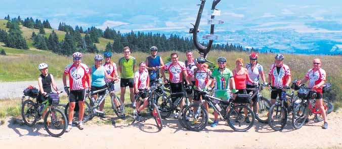 Plánovaná zástavka nám Martinské hole Breznianski cyklisti si výlet do Malej Fatry užili naplno. zregenerovala sily a poďho hore na samý vrchol k vysielaču Krížava (1451 m n. m.).