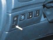 78 VÁŠ PEUGEOT 206 CC PODROBNĚ NASTAVENÍ SKLONU SVĚTLOMETŮ Je doporučeno regulovat výšku světelného kužele v závislosti na zatížení vozidla.