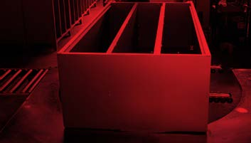 VÝHODY KOVOVÝCH skříněk 5 DLOUhá ŽiVOtNOSt Kovové šatní skříňky firmy metalobox se vyrábí ze svařovaného prvotřídního ocelového plechu s tloušťkou 0,6-1 mm s masivními panty.