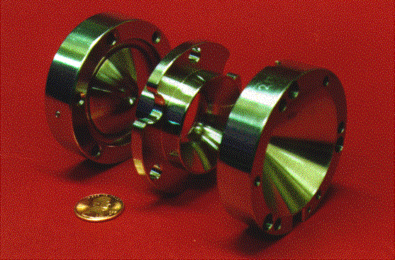 Kvadrupólová iontová past Skládá se ze 2 hyperbolických elektrod (čepičky) a jedné prstencové elektrody.