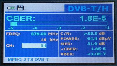 V horním řádku FREQ je informace o středním kmitočtu kanálu DVB.