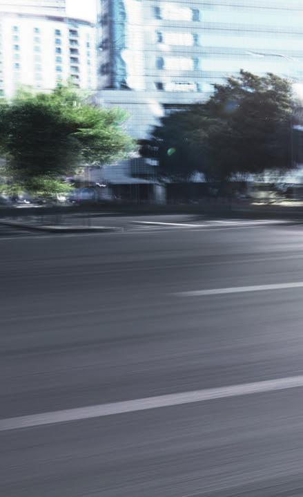 HRA SVĚTEL Nový PEUGEOT 208 bude k dispozici ve dvou nových odstínech karoserie Ice Grey a Ice Silver, jejichž povrch vytváří matný strukturovaný efekt.