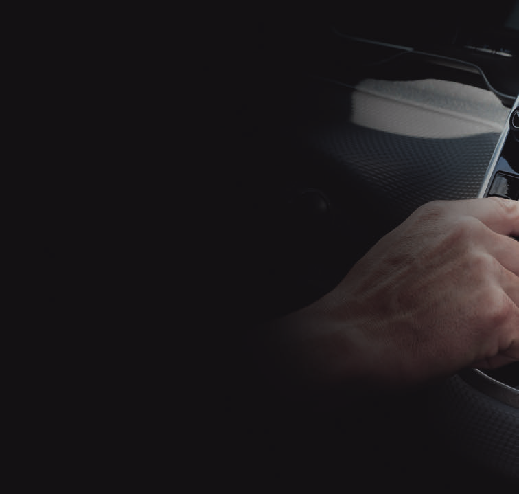 POHODLNÉ OVLÁDÁNÍ Nový PEUGEOT 208 je vybaven aplikacemi a funkcemi, které můžete jednoduše obsluhovat na velkém a ergonomicky řešeném 7 dotykovém displeji.