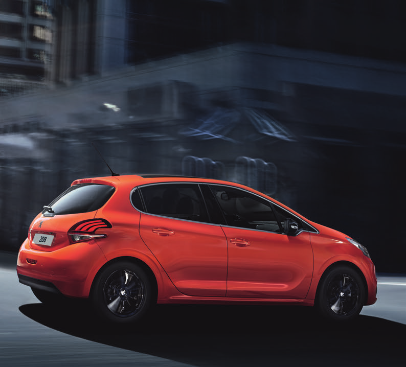 Stáhněte si aplikaci 208 peugeot.com a můžete nový PEUGEOT 208 objevovat interaktivním způsobem ze svého telefonu nebo tabletu.