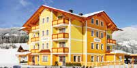 Obertauern & Großeck-Speiereck / Flachau Hotel Karla + Mauterndorf Útulný a príjemný Aktivhotel Karla sa nachádza uprostred impozantného pohoria Lungau, na pokojnom mieste, len pár krokov od centra