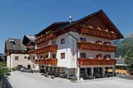 Schladming-Dachstein Schladming-Dachstein / Katschberg-Aineck Povinný poplatok: pobytová taxa 1,50 /osoba staršia ako 15 rokov/noc. Prístelka: 18 /osoba/noc.