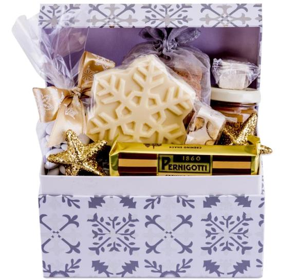 Darčekový kôš Snehová vločka Exkluzívny darčekový kôš s množstvom produktov, pre náročnejších Cremino čokoládové pralinky, veľká biela čokoládová snehová vločka,