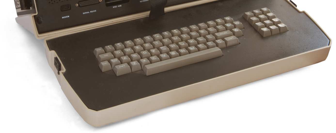 generace Jeden z prvních přenosných počítačů: