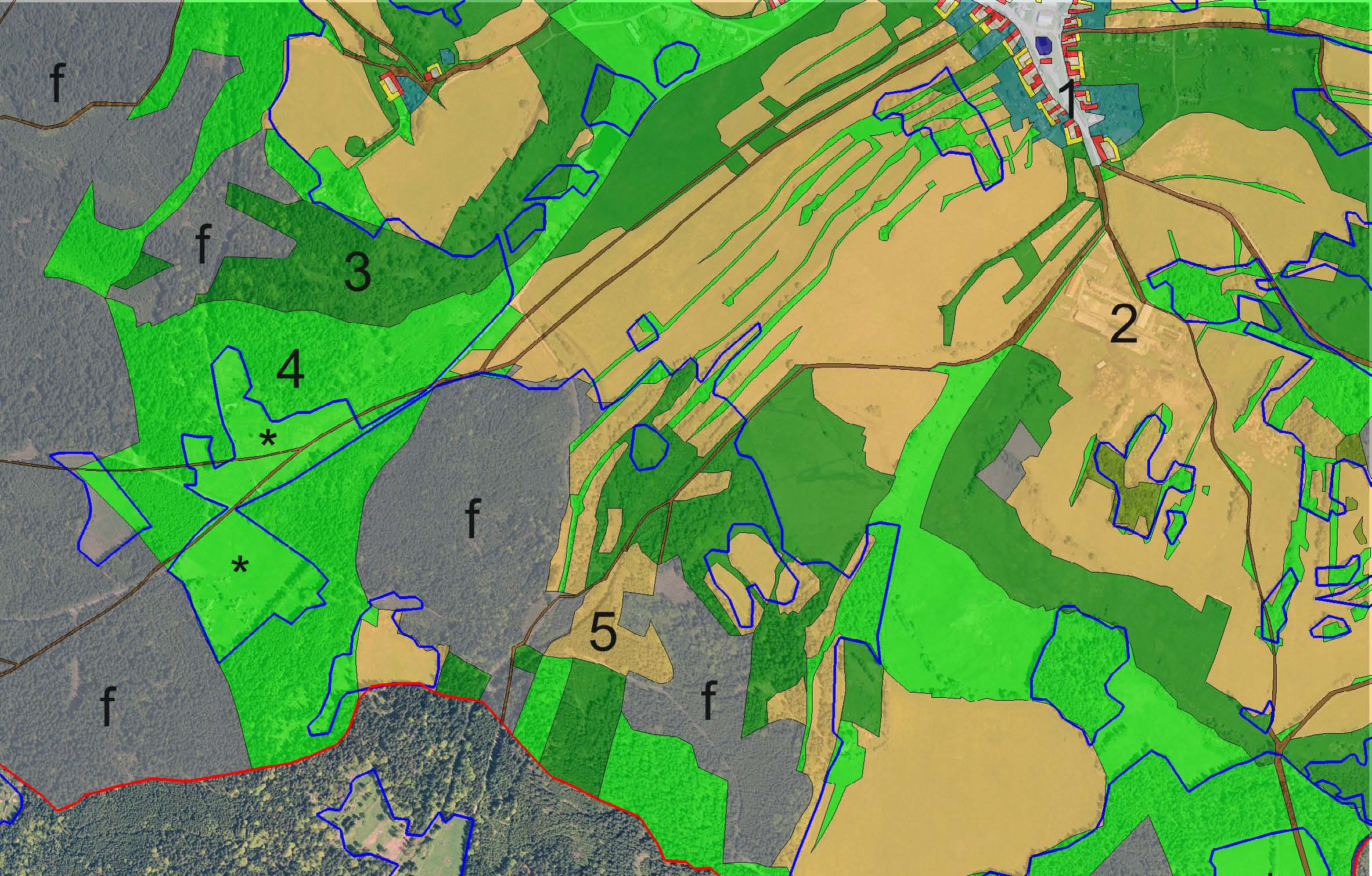 Obr. 8. Část obce Chroboly (hranice obce červeně) na mapovém listu SMO-5 Volary 4-2. Stav v roce 2005 je znázorněn podkladovým leteckým snímkem.