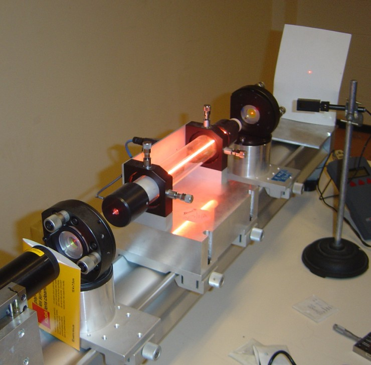 Laserový nefelometr LASER = Light Amplification by Stimulated Emission of Radiation = zesilování světla pomocí