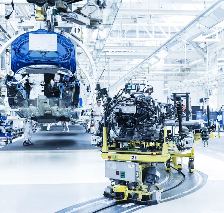 FOCUS SUR L INDUSTRIE AUTOMOBILE ZAOSTŘENO NA AUTOMOBILOVÝ PRŮMYSL 01 Revêtement spécial de la route en panneaux solaires (Wattways) par Colas / Silnice pokryté speciálními pásy solárních panelů