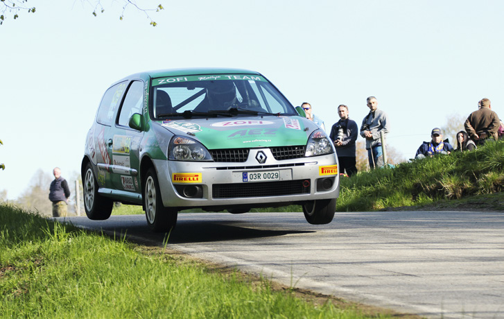 Après avoir achevé des études de droit, il est devenu champion de République tchèque de la classe 8 et représentant de son pays. Quelle est donc la vie d un pilote de rallye en Tchéquie?