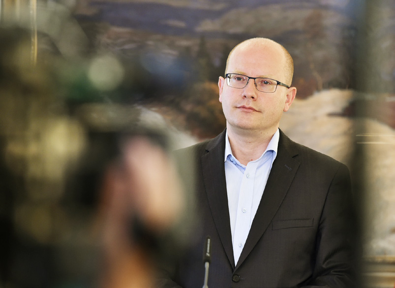 ACTUALITÉS AKTUALITY FABRICE MARTIN-PLICHTA, CORRESPONDANT DU JOURNAL LE MONDE À PRAGUE / DOPISOVATEL DENÍKU LE MONDE V PRAZE DES ÉLECTIONS RÉGIONALES DE TOUS LES DANGERS POUR LE PREMIER MINISTRE
