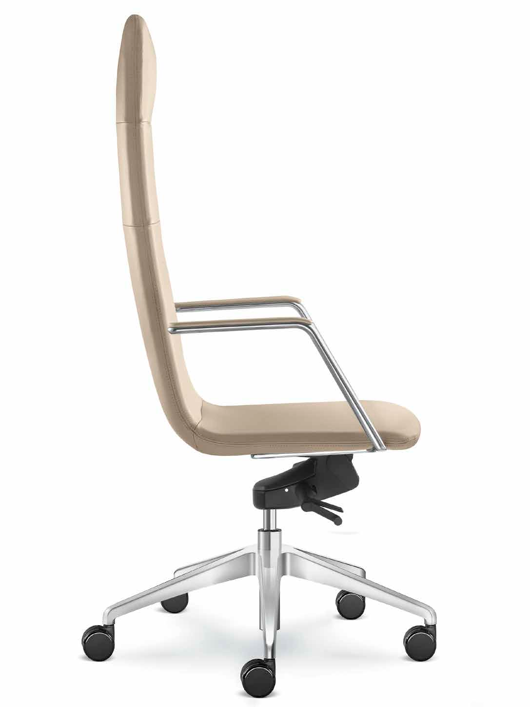 Design Baldanzi & Novelli The Harmony Pure range is a perfect symbiosis of timeless design, comfort and ergonomics, and superb craftsmanship.