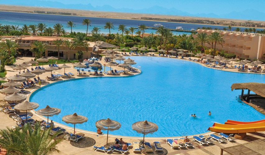 com/en/pyramisa-sahl-hasheesh-resort/ Oficiálne hodnotenie: «««««Poloha: v pokojnej oblasti Sahl Hasheesh pri prekrásnom zálive priamo na pláži v rozľahlej hotelovej záhrade na ploche cca 120 000 m2