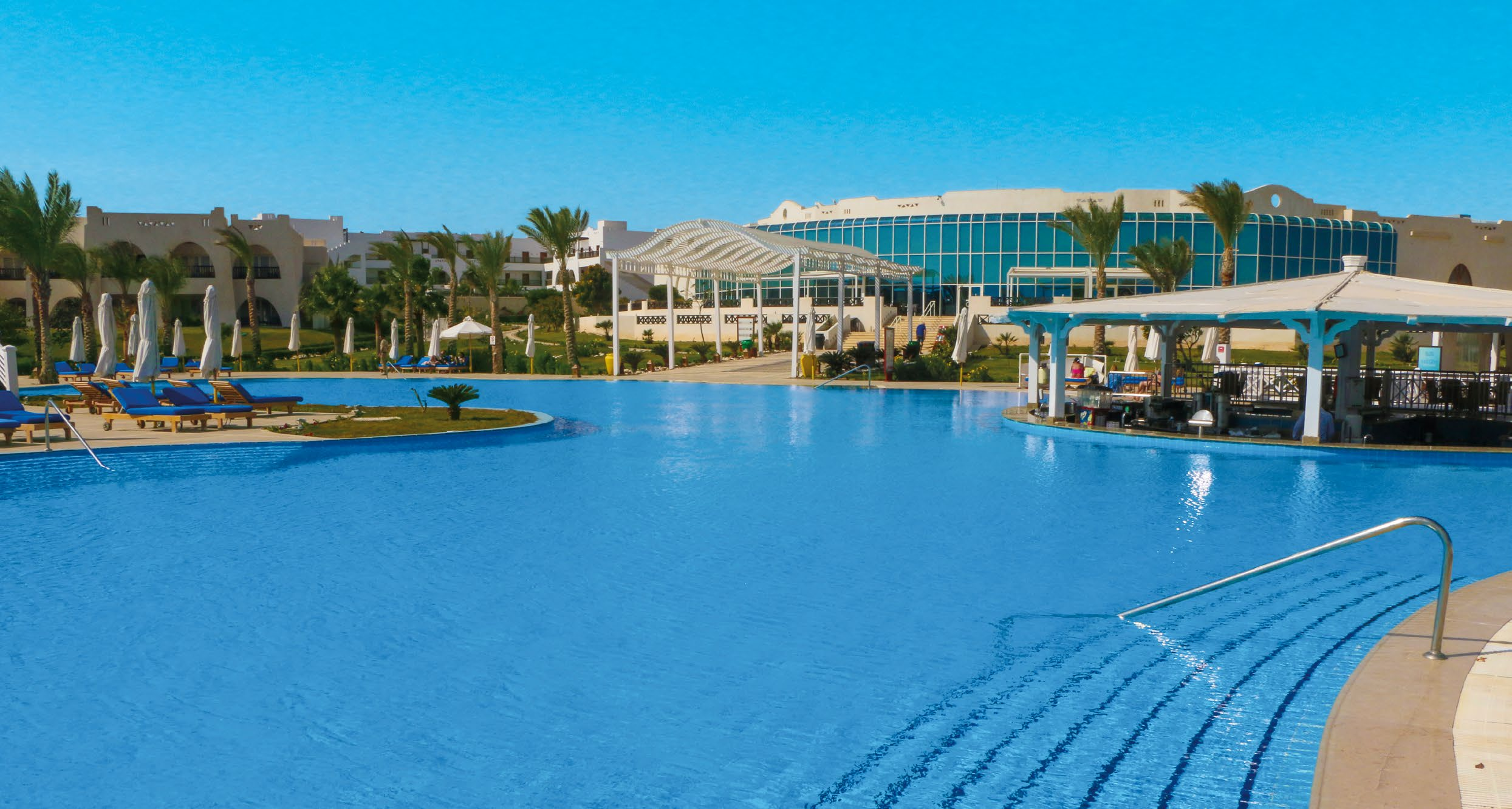 MARSA ALAM ~ EGYPT 7 náš tip pre náročných od 462 Hilton Marsa HOTEL Alam Nubian Resort Naša mienka: Objavte nedotknuté koralové útesy i krásne piesočnaté pláže zálivu Abu Dabbab pri pobyte v hoteli