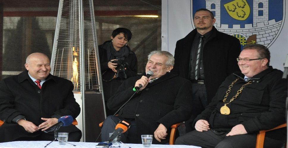 Prezident Miloš Zeman v Podbořanech V minulém týdnu zavítal do Podbořan poprvé v historii prezident České republiky Miloš Zeman.