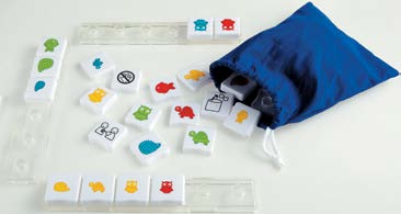 Zajímavá společenská hra, při které se děti snaží pomocí plastového řetízku